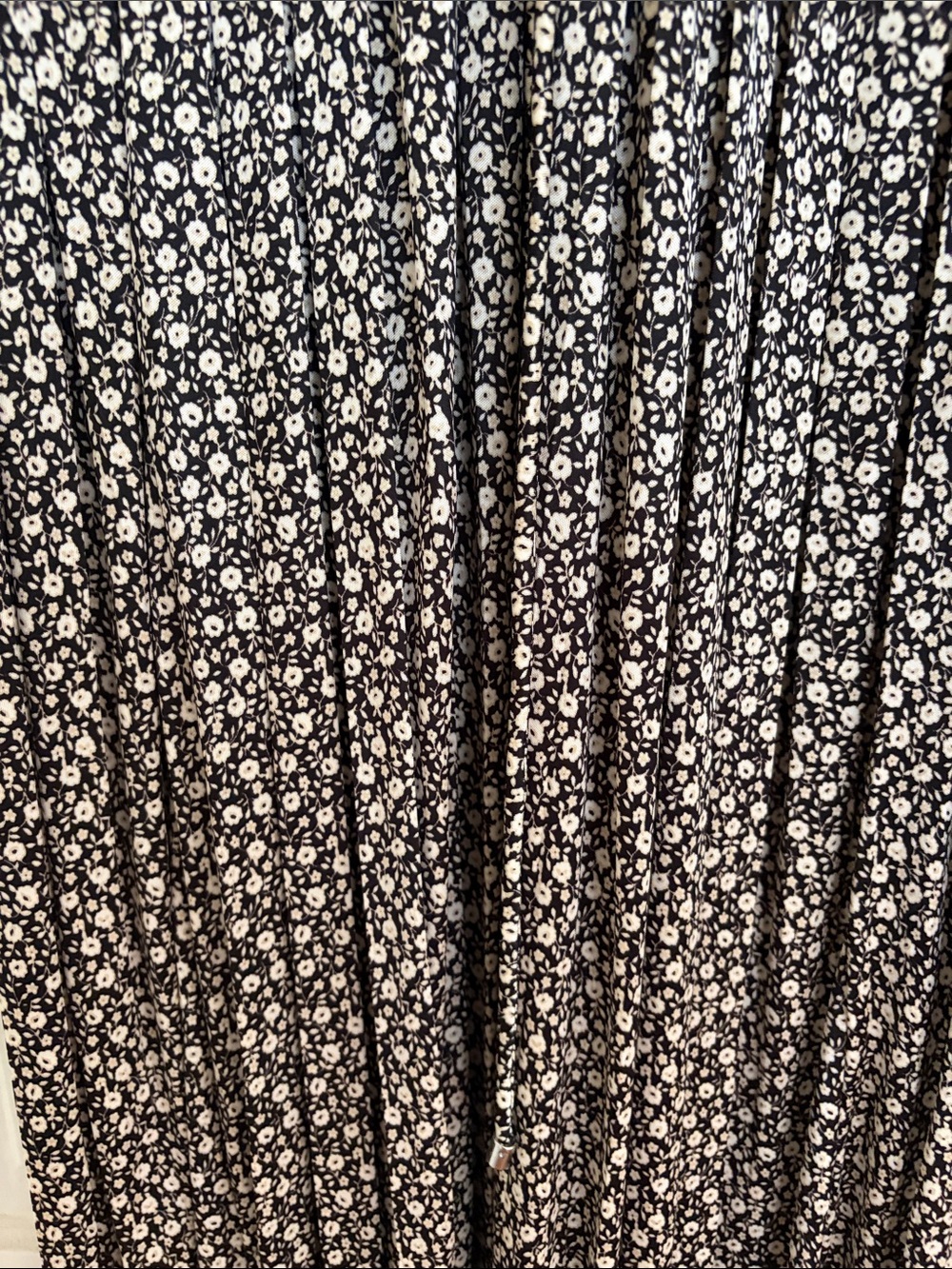 Tory Burch Black and Cream Floral Long-Sleeve Pleated Dress - Picture 4 of 5